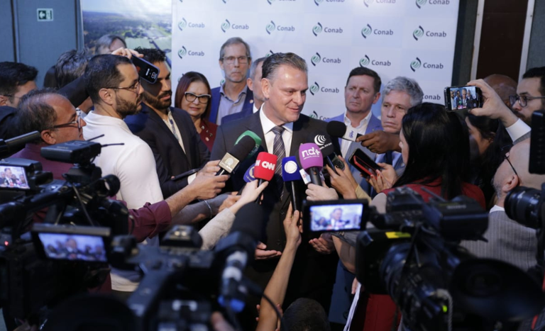 FORÇA DO AGRO ][ Ministro Carlos Fávaro defende políticas estratégicas para consolidar agronegócio sustentável